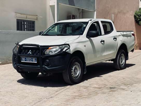 Mitsubishi l200 image 3