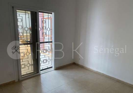 Superbe Villa R+1 avec Piscine et Jardin aux Almadies image 4