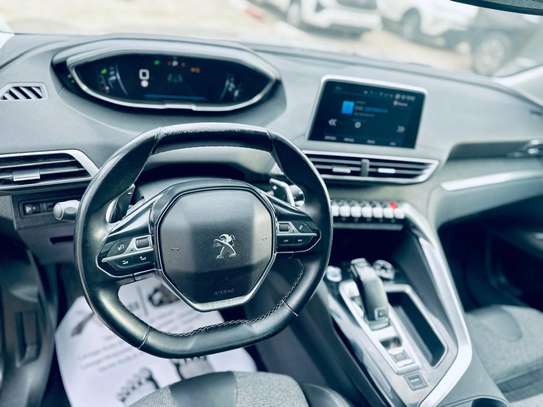 Peugeot 3008 GT 2018 image 12