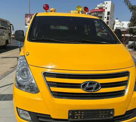 Hyundai starex Année 2017 image 1