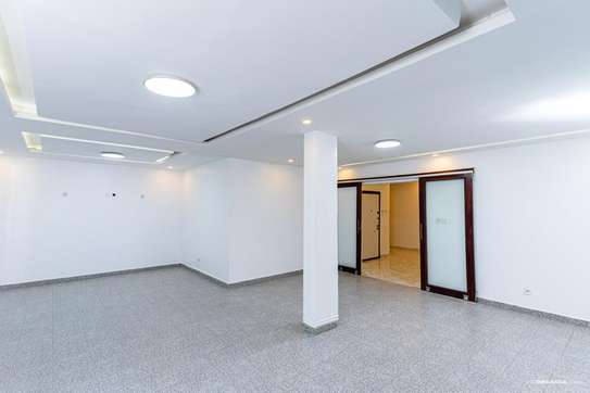 APPARTEMENT 5 CHAMBRES SALON MERMOZ 3 EME ETAGE image 8