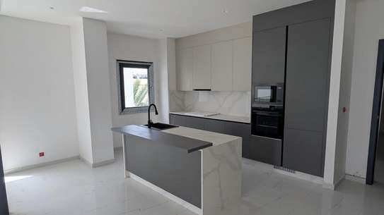 Des appartements F4 (220m2) neufs à louer aux Almadies image 2