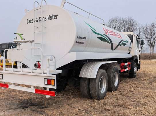 Camion citerne HoWo 2000L image 3
