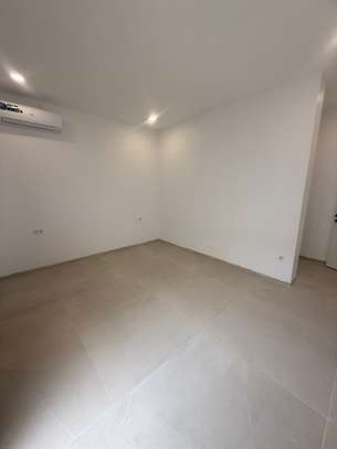 Appartement f4 neuf à louer au point e image 2