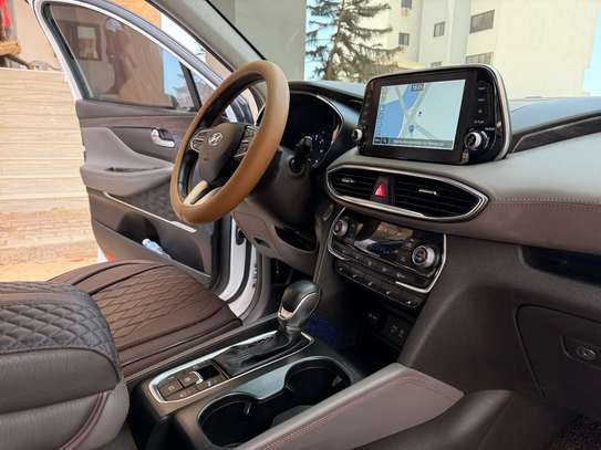 HYUNDAI SANTA FE 2018 image 9
