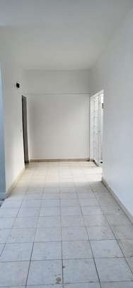 Villa R+1 à Mermoz image 3