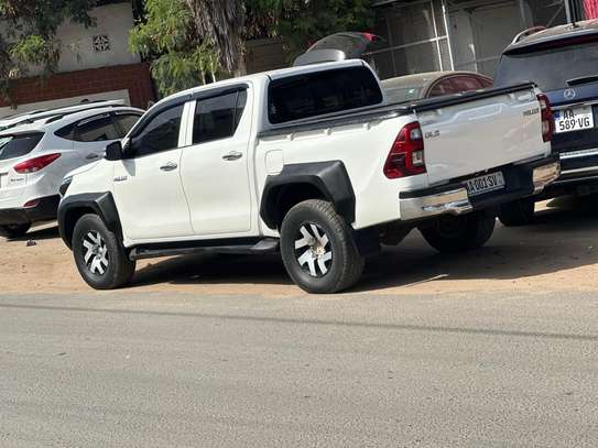 Toyota Hilux 2017 image 3