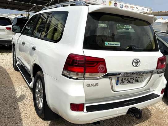 Toyota land cruiser GXR V6 image 4