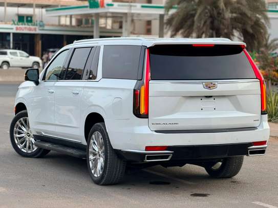 Cadillac Escalade image 14