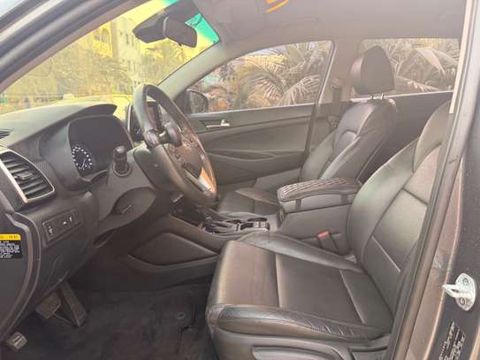 Hyundai Tucson diesel image 5