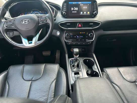 Hyundai Santa Fe essence 2019 full options image 7