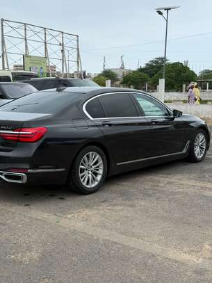 Bmw 740 Li image 4