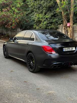 Mercedes C300 custom en c63 noir mat design sportif image 14