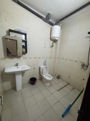 Villa moderne spacieuse 3 niveaux avec garage double image 6