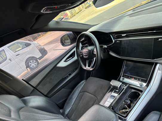 Audi Q8 Gris 2021 image 3