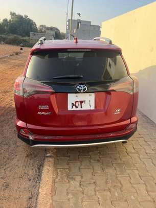 Toyota RAV4 image 2