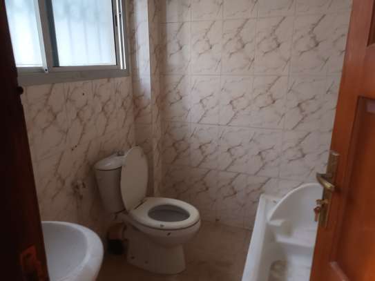 Immeuble R+2 de bureau  F47 aux Almadies image 7