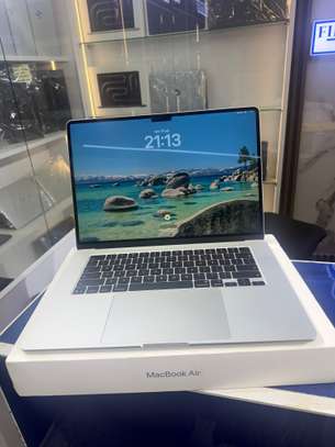 MacBook Air M5 15 Pouces Ram 24Go SSD 1To Neuf image 5