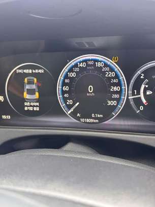 Jaguar XF berline luxe blanc performance image 9