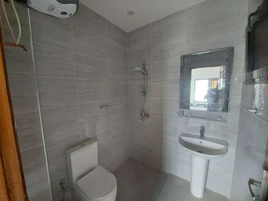 Appartement moderne à Dalifort image 5