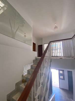 Maison à louer au Almadies image 4