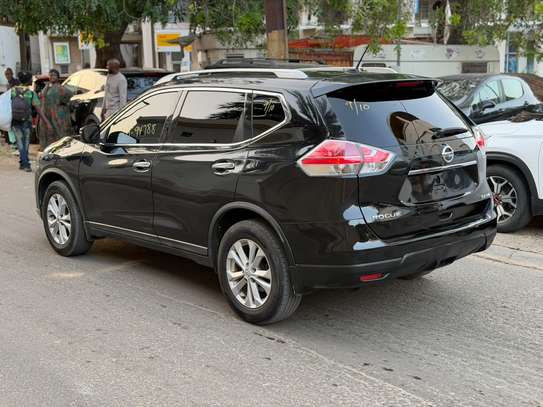 Nissan SUV 2016 image 10