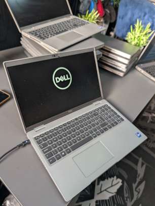 Dell latitude 5520 i7 11th gen 16gb ram ordinateur portable image 2