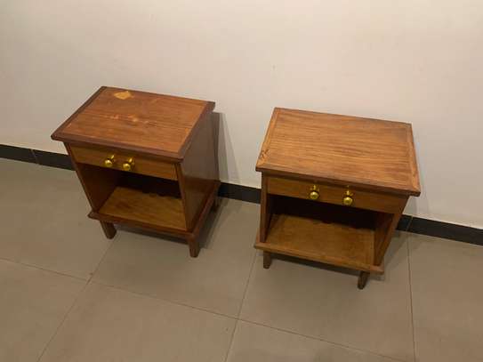 DEUX TABLES de CHEVET en BOIS BRUT image 4
