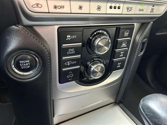 Toyota land cruiser prado VX image 11