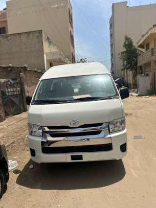 Location bus Toyota Hiace high roof image 6