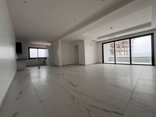 F4 CORNICHE ALMADIES image 9