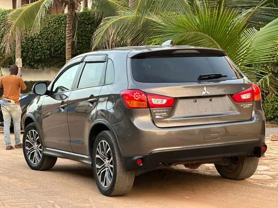 Mitsubishi outlander image 3
