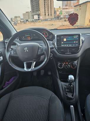 Peugeot 208 2019 image 11