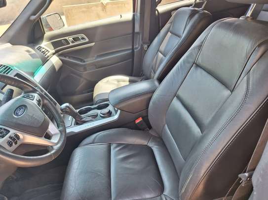 Ford explorer image 3