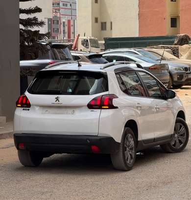 Peugeot 2008 image 9