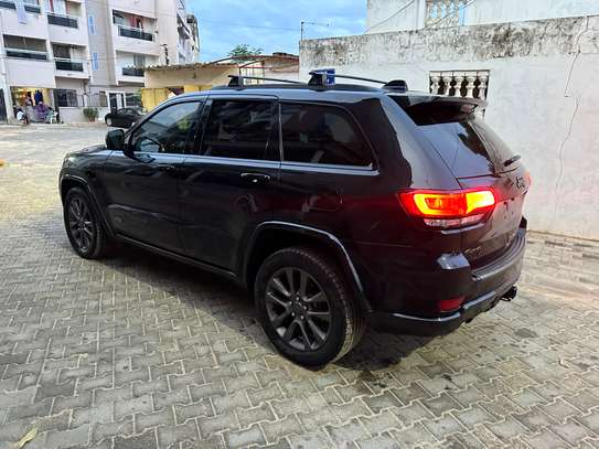 Jeep grand Cherokee image 6