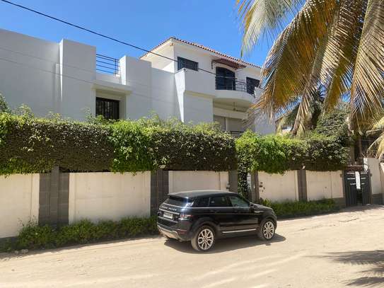 Villa avec jardin et piscine aux almadies image 1