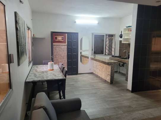 Studio meublé à louer par jour image 6