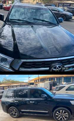 LAND CRUSER  V8 noir robuste et fiable prêt à rouler image 2