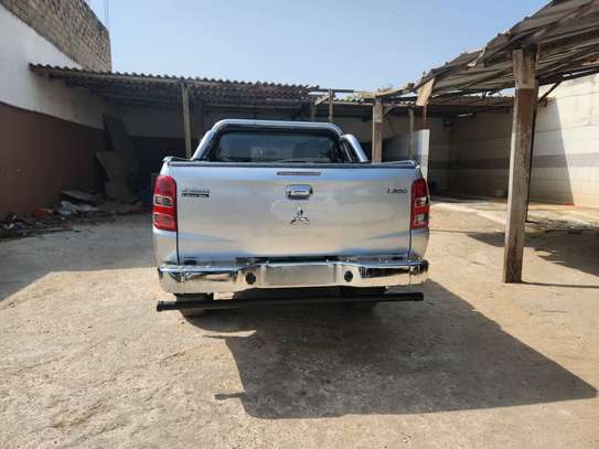 Mitsubishi L200 image 2