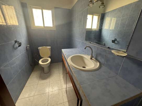 Villa à louer F6 aux almadies image 7