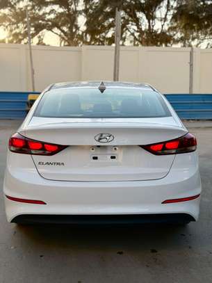 HYUNDAI ELANTRA image 7