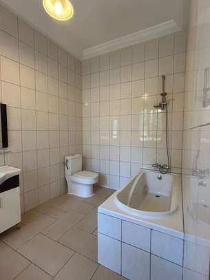 Grande villa aux Almadies pour habitation ou bureaux image 8
