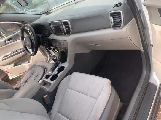 KIA SPORTAGE image 6