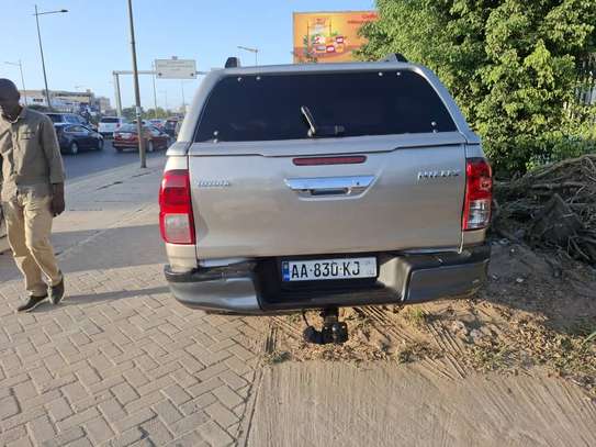 TOYOTA HILUX image 3