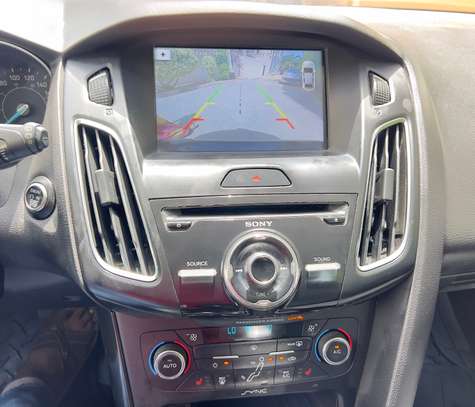 Ford Focus Titanium image 9