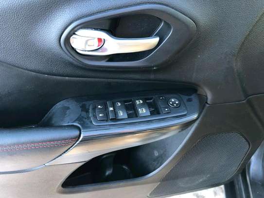 Jeep Cherokee trailhawk image 7