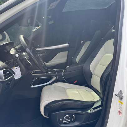 Jaguar  Modèle:F-pace R-sport  Année:201 image 5