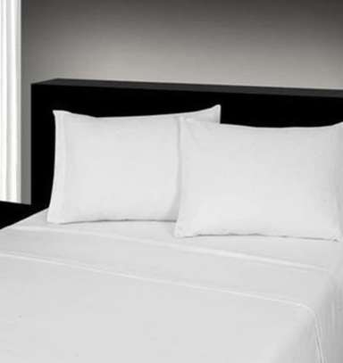 Draps blancs d’hôtel image 1