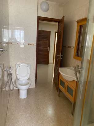 Appartement Meublé à Louer aux Point E image 5